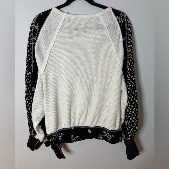 Elegant Black and White Women's Top - Picture 8 of 8